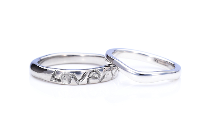 手彫りの結婚指輪